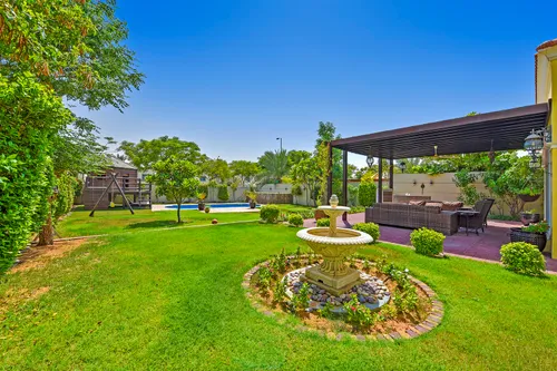 4 Bedrooms Villa in Legacy