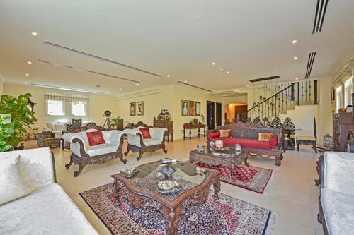 4 Bedrooms Villa in Legacy
