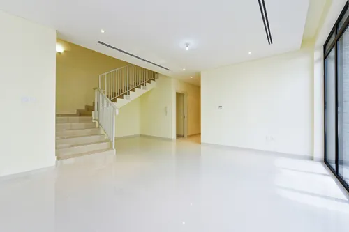 3 Bedrooms Villa in The Field