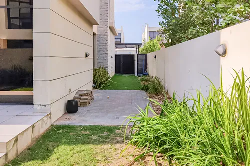 3 Bedrooms Villa in The Field