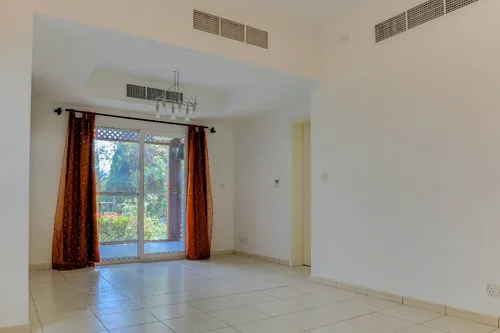 3 Bedrooms Villa in Springs 11
