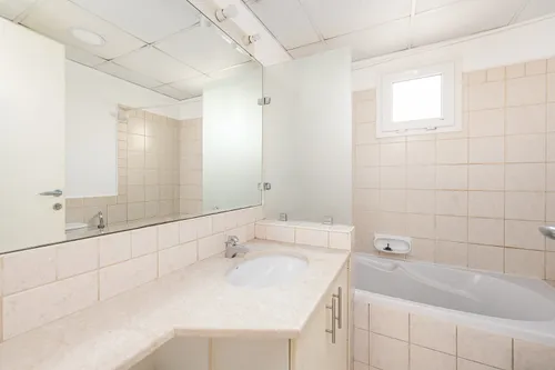 5 Bedrooms Villa in Meadows 2