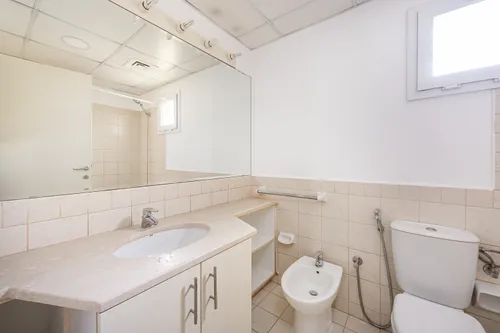 5 Bedrooms Villa in Meadows 2
