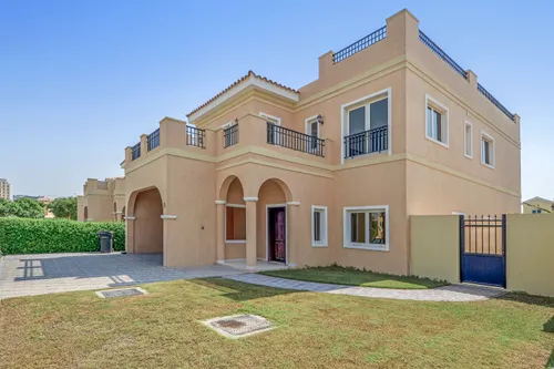 5 Bedrooms Villa in Hacienda