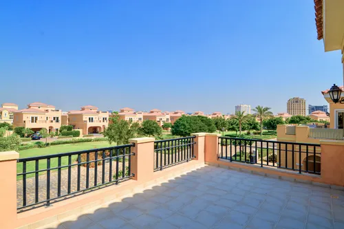 5 Bedrooms Villa in Hacienda