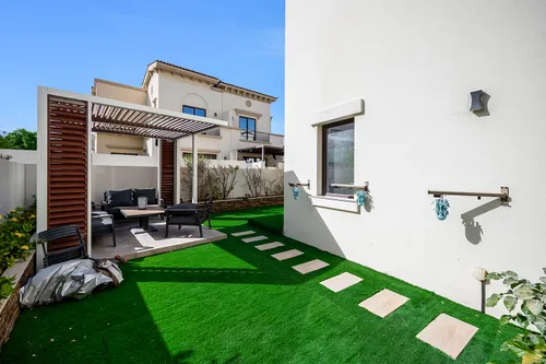 3 Bedrooms Villa in Mira 1