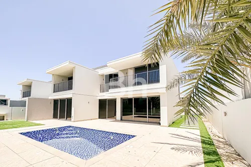 Private Pool | Single Row | Prime location