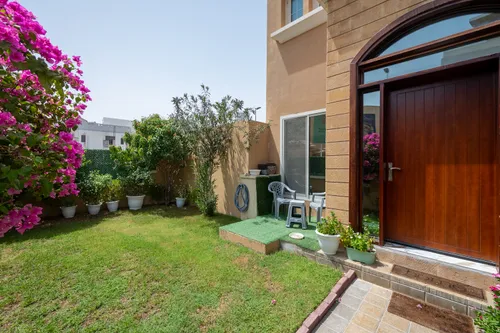 3 Bedrooms Villa in Mirabella 5