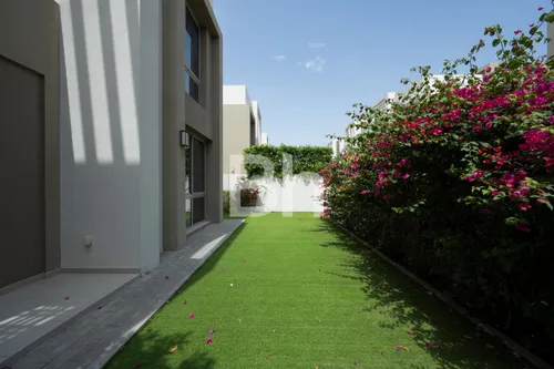 4 Bedrooms Villa in Reem Community