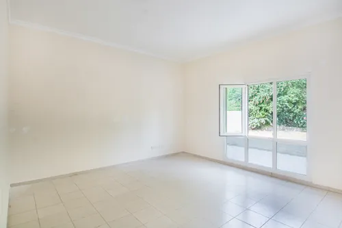 3 Bedrooms Villa in Meadows 9