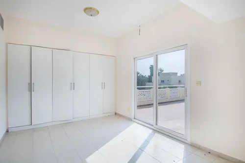 3 Bedrooms Villa in Meadows 9