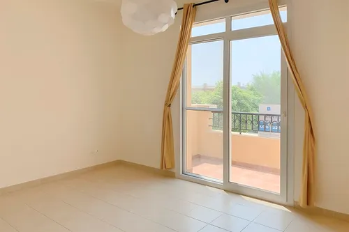 2 Bedrooms Villa in Palmera 3