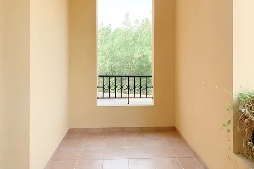 2 Bedrooms Villa in Palmera 3