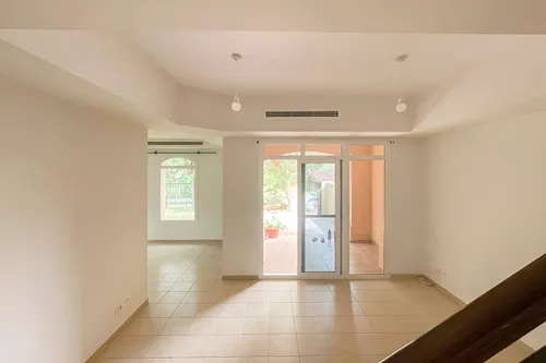 2 Bedrooms Villa in Palmera 3