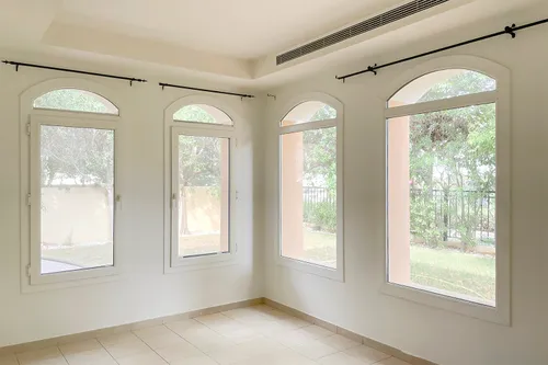 2 Bedrooms Villa in Palmera 3