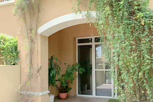 2 Bedrooms Villa in Palmera 3