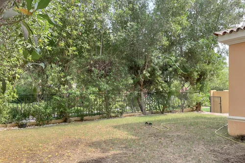 2 Bedrooms Villa in Palmera 3