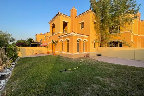 Backing Green Belt | Single Row | Close To Pool