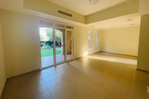 2 Bedrooms Villa in Palmera 3
