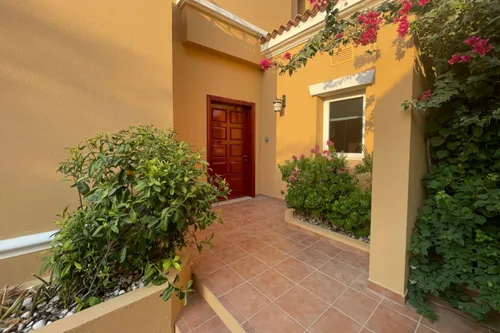 2 Bedrooms Villa in Palmera 3