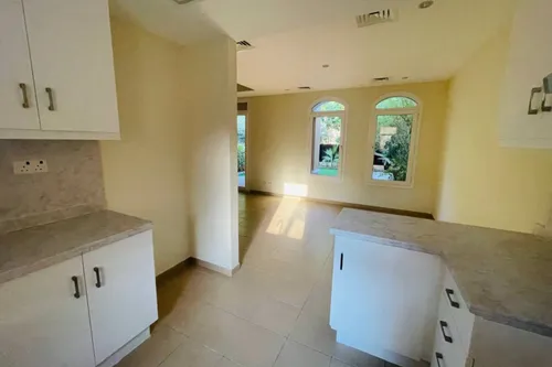 2 Bedrooms Villa in Palmera 3