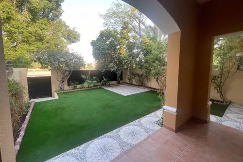 2 Bedrooms Villa in Palmera 3