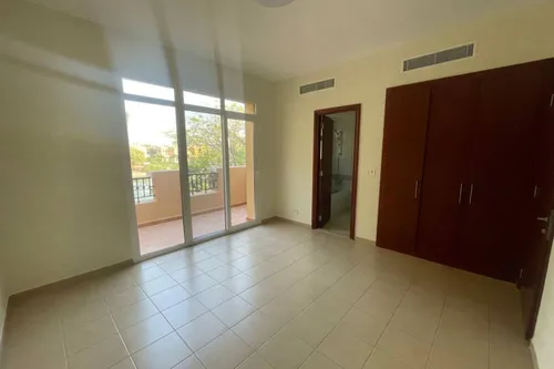 2 Bedrooms Villa in Palmera 3