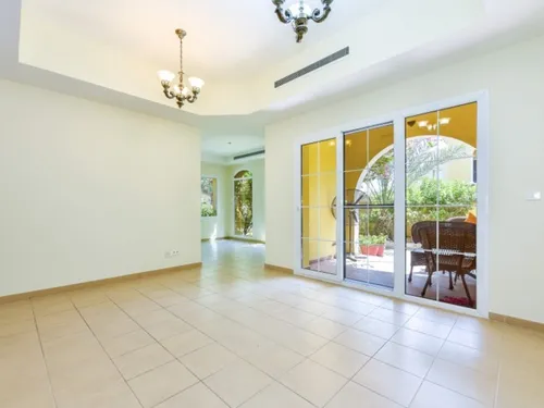 2 Bedrooms Villa in Palmera 1