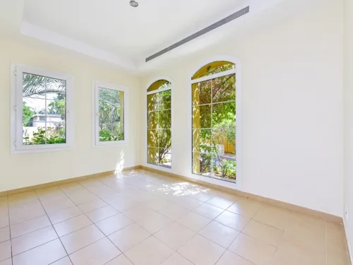 2 Bedrooms Villa in Palmera 1