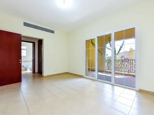 2 Bedrooms Villa in Palmera 1