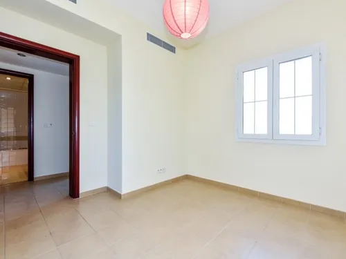 2 Bedrooms Villa in Palmera 1