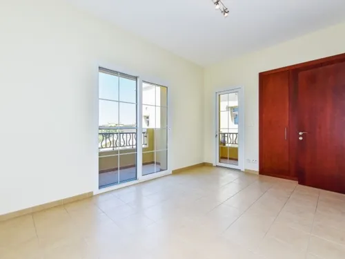 2 Bedrooms Villa in Palmera 1