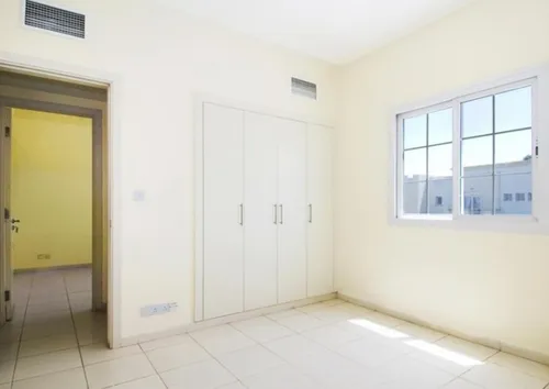 3 Bedrooms Villa in Springs 4