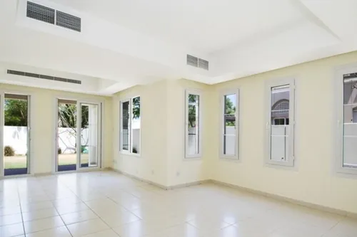 3 Bedrooms Townhouse in Springs 4