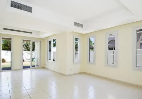 3 Bedrooms Villa in Springs 4