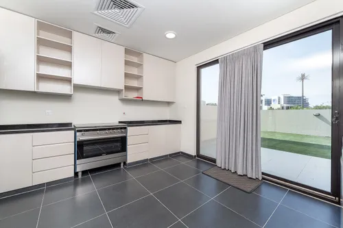 5 Bedrooms Villa in The Turf