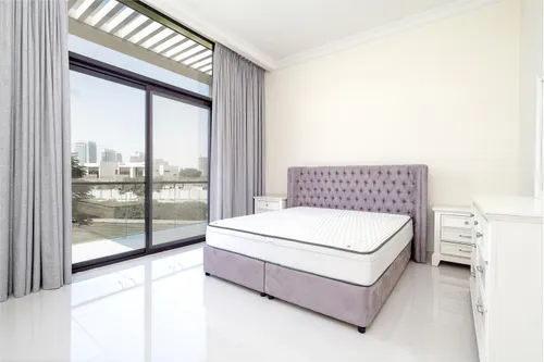 5 Bedrooms Villa in The Turf