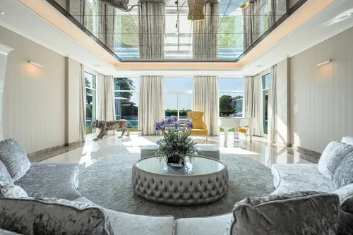 5 Bedrooms Villa in Sector P