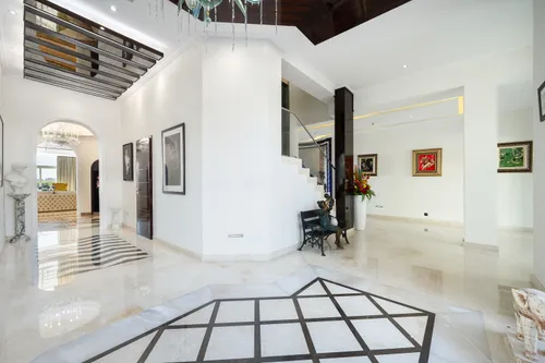 5 Bedrooms Villa in Sector P