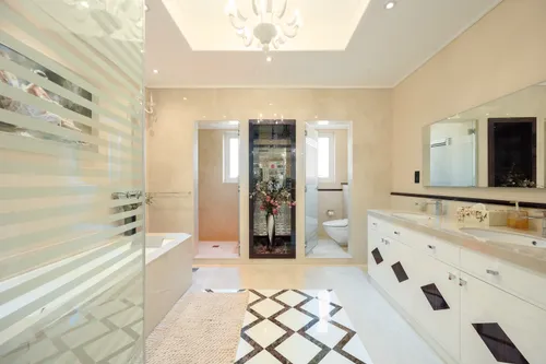 5 Bedrooms Villa in Sector P