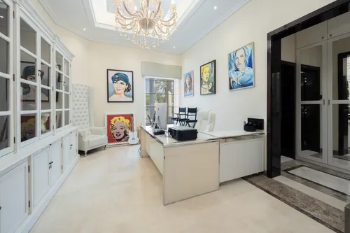 5 Bedrooms Villa in Sector P