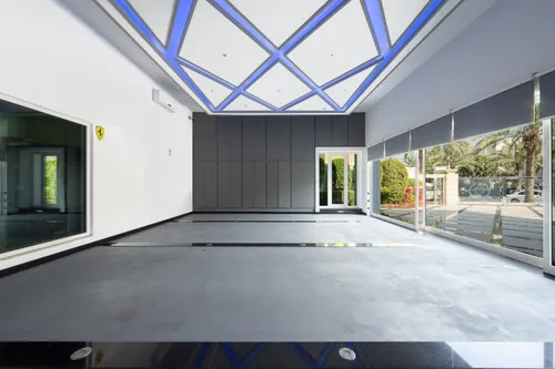 5 Bedrooms Villa in Sector P