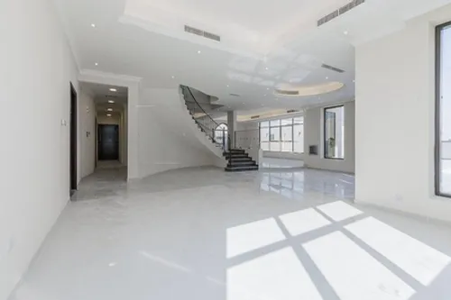 5 Bedrooms Villa in Nad Al Sheba 4