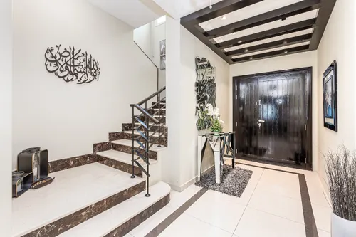 5 Bedrooms Villa in District 16L