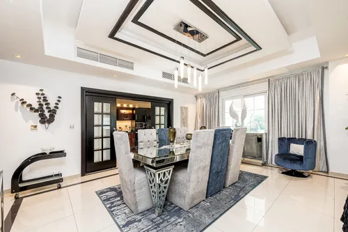 5 Bedrooms Villa in District 16L