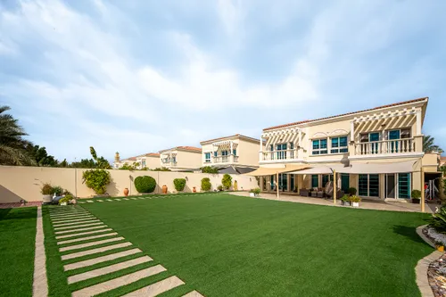 5 Bedrooms Villa in District 16L
