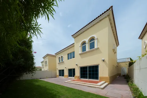 4 Bedrooms Villa in Legacy