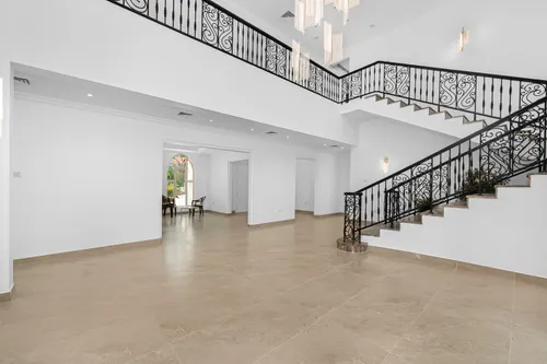 4 Bedrooms Villa in Garden Hall