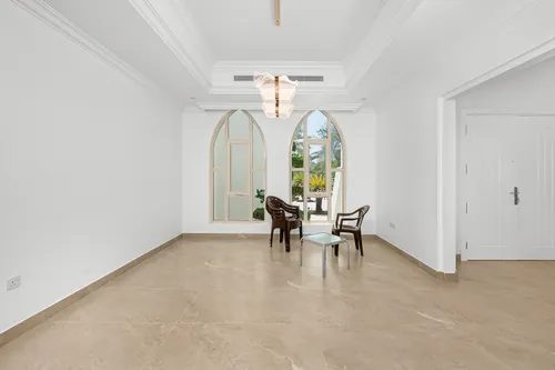 4 Bedrooms Villa in Garden Hall
