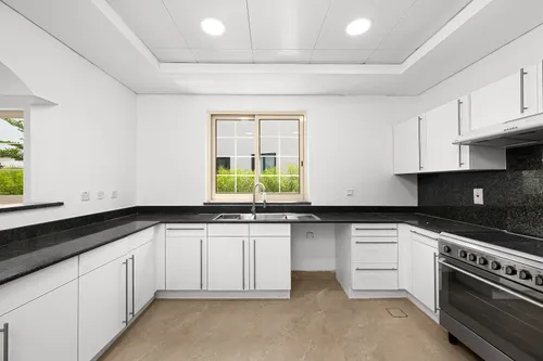 4 Bedrooms Villa in Garden Hall